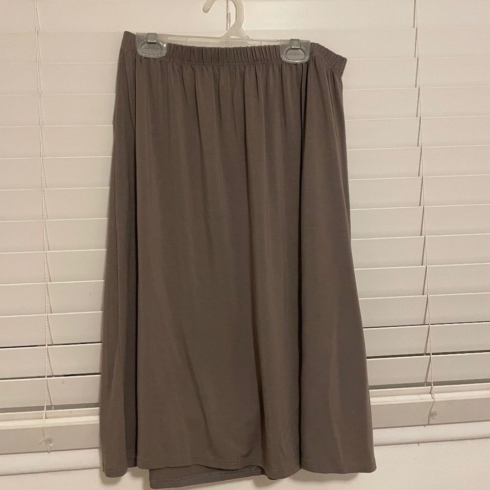 Pea Bee & J size S women beige skirt